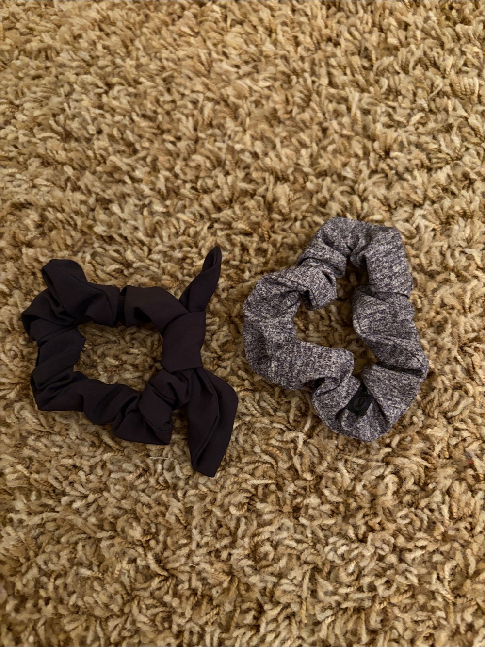 Lululemon black bow scrunchie & heather gray scrunchie